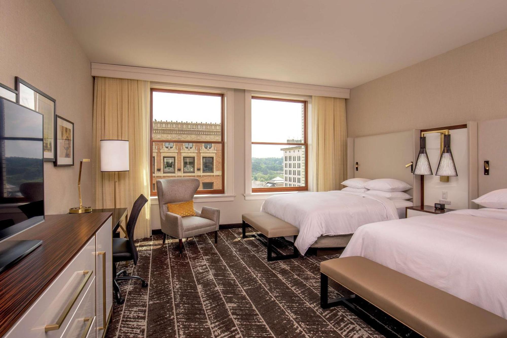 Doubletree By Hilton Youngstown Downtown Exterior photo